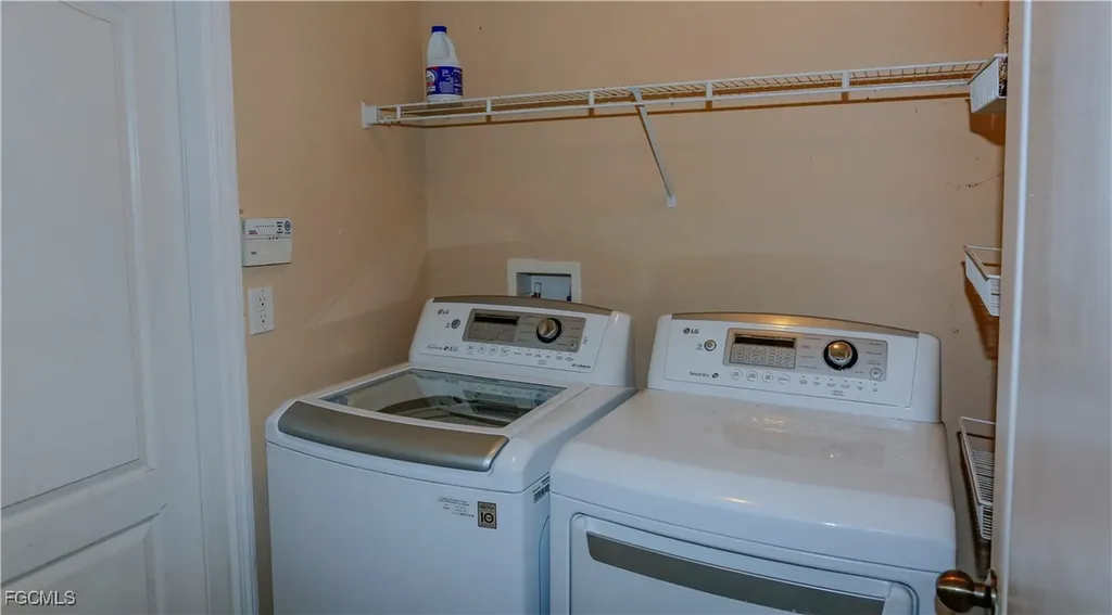 317 NE 10th Terrace Cape Coral FL 33909