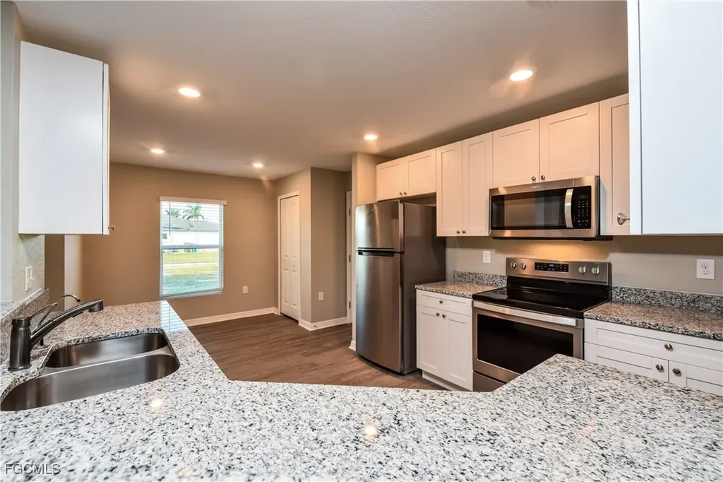 1305 NE 34th Lane Cape Coral FL 33909