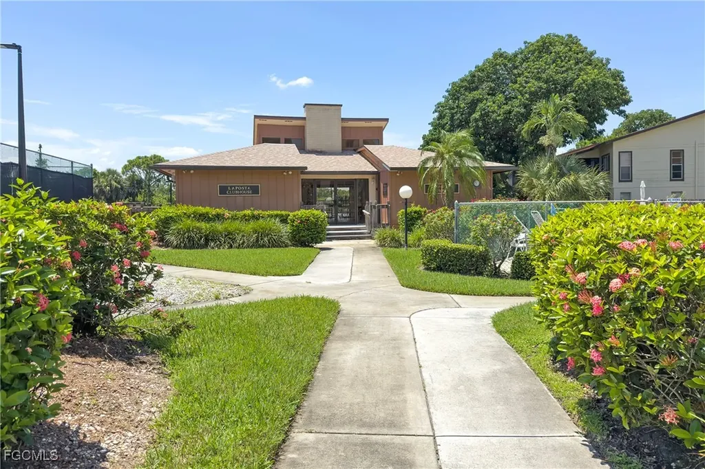 5705 Foxlake Drive North Fort Myers FL 33917