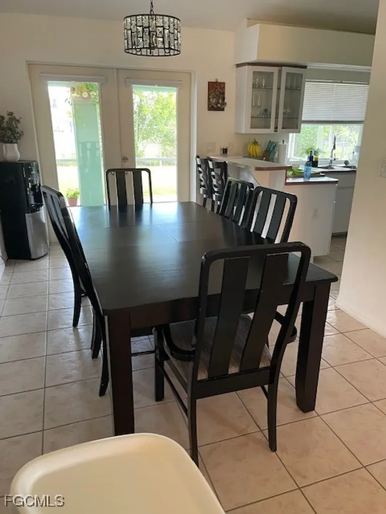 536 SE 2nd Terrace Cape Coral FL 33990