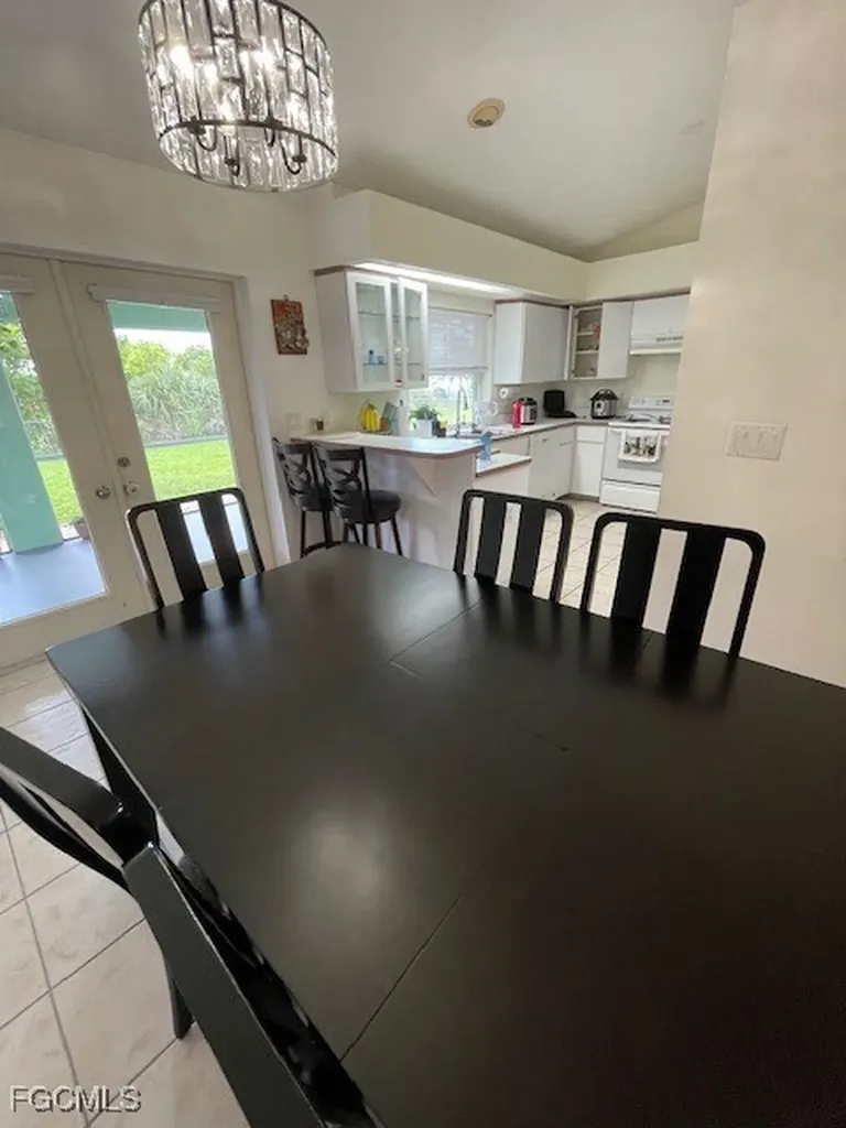 536 SE 2nd Terrace Cape Coral FL 33990