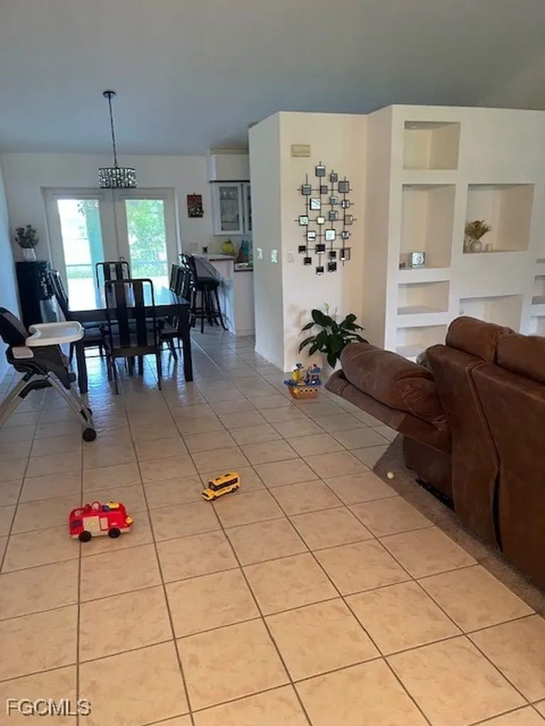 536 SE 2nd Terrace Cape Coral FL 33990