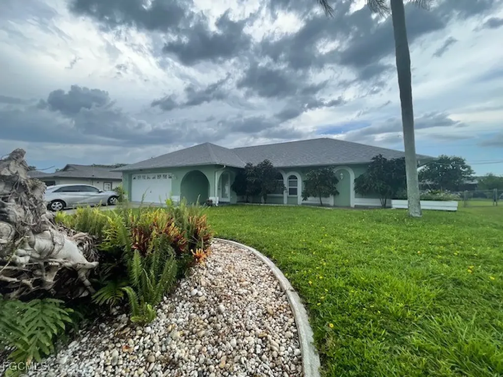536 SE 2nd Terrace Cape Coral FL 33990