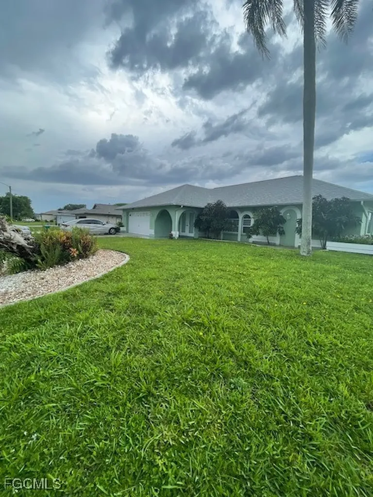 536 SE 2nd Terrace Cape Coral FL 33990