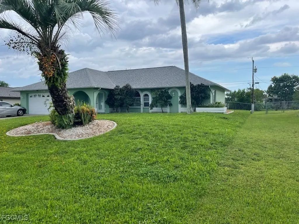 536 SE 2nd Terrace Cape Coral FL 33990