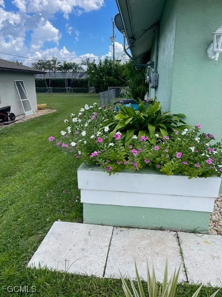 536 SE 2nd Terrace Cape Coral FL 33990