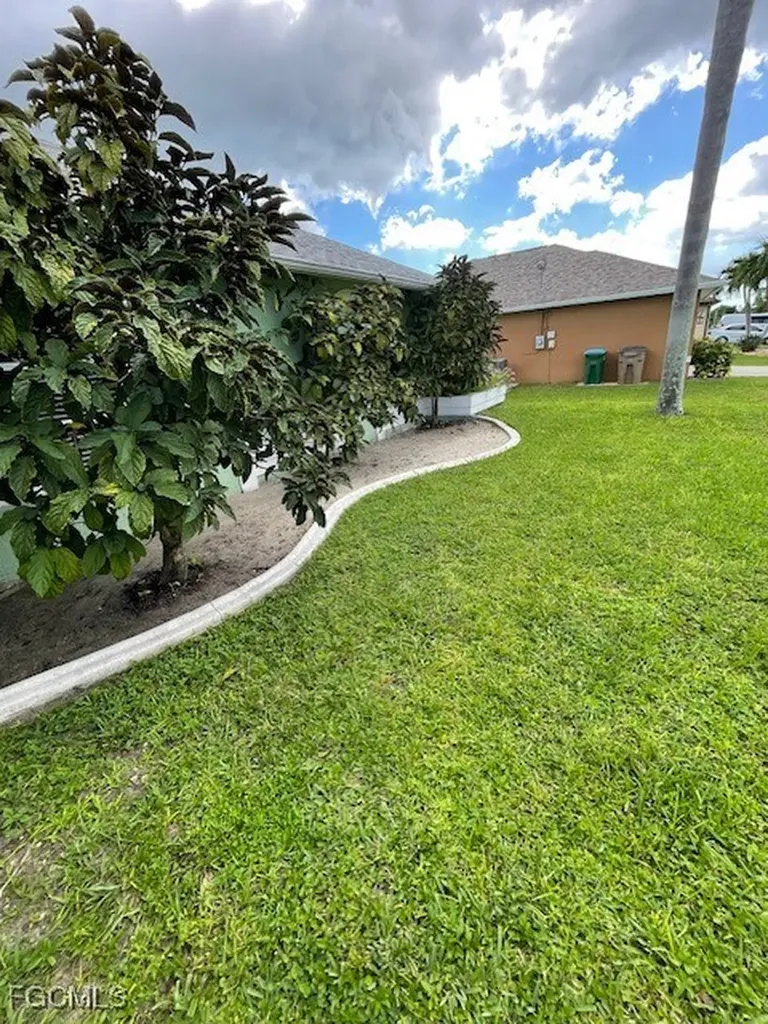 536 SE 2nd Terrace Cape Coral FL 33990