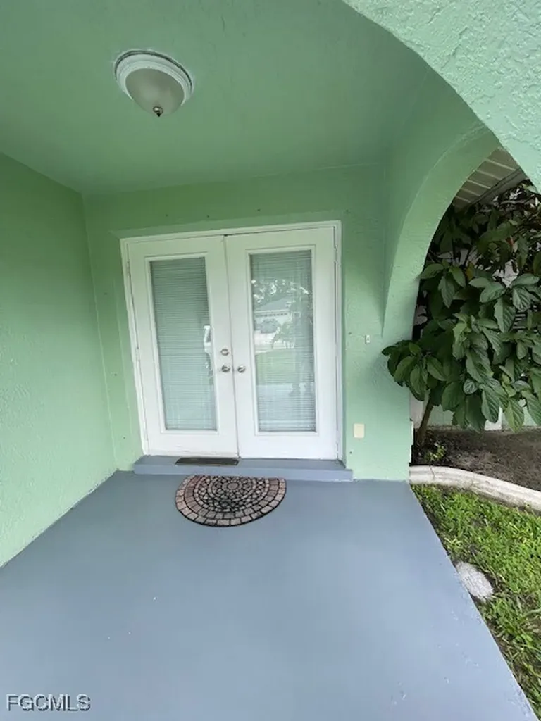 536 SE 2nd Terrace Cape Coral FL 33990