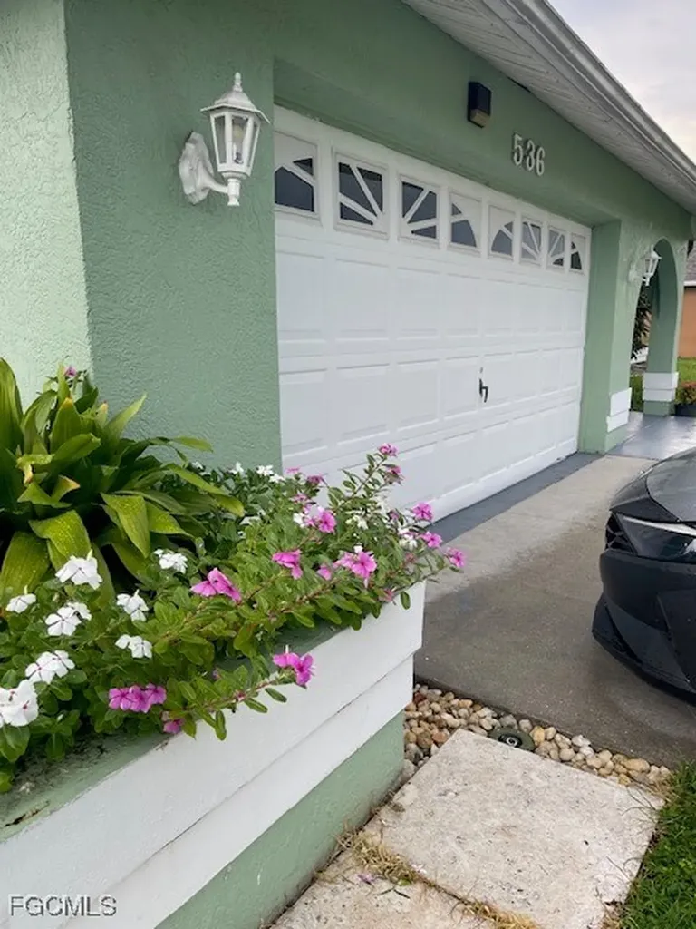 536 SE 2nd Terrace Cape Coral FL 33990