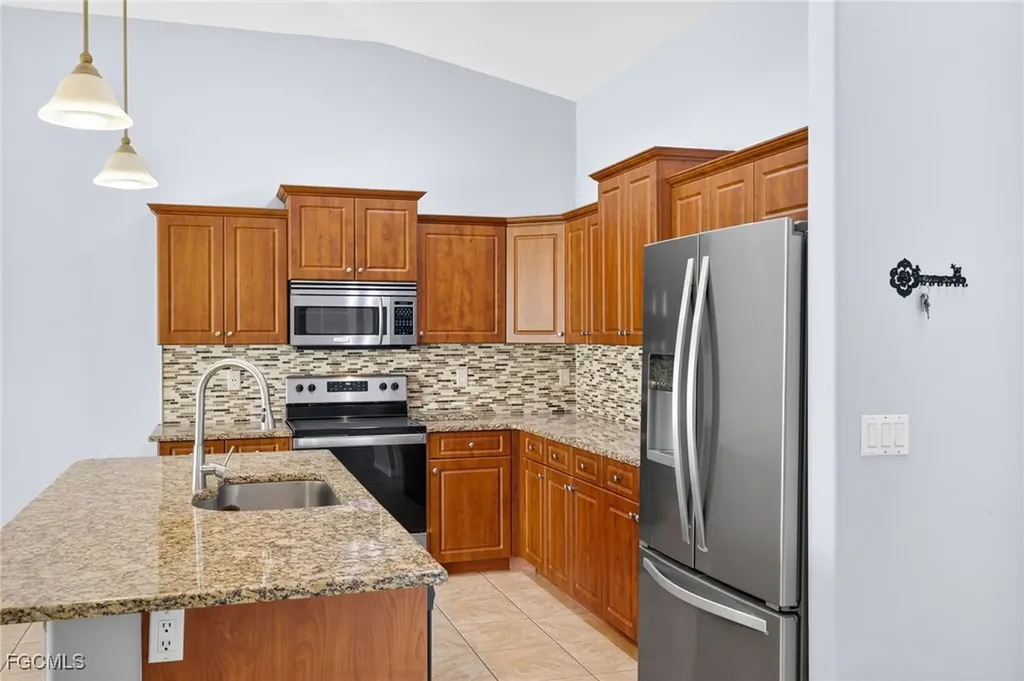 2202 NE 18th Street Cape Coral FL 33909