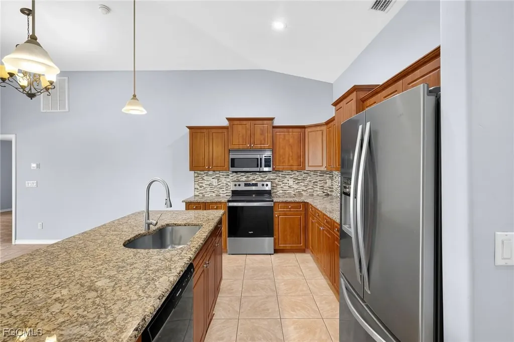 2202 NE 18th Street Cape Coral FL 33909