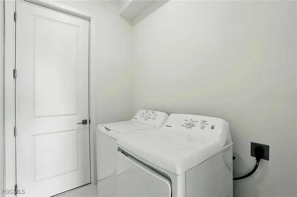 2725 Embers Parkway W Cape Coral FL 33993