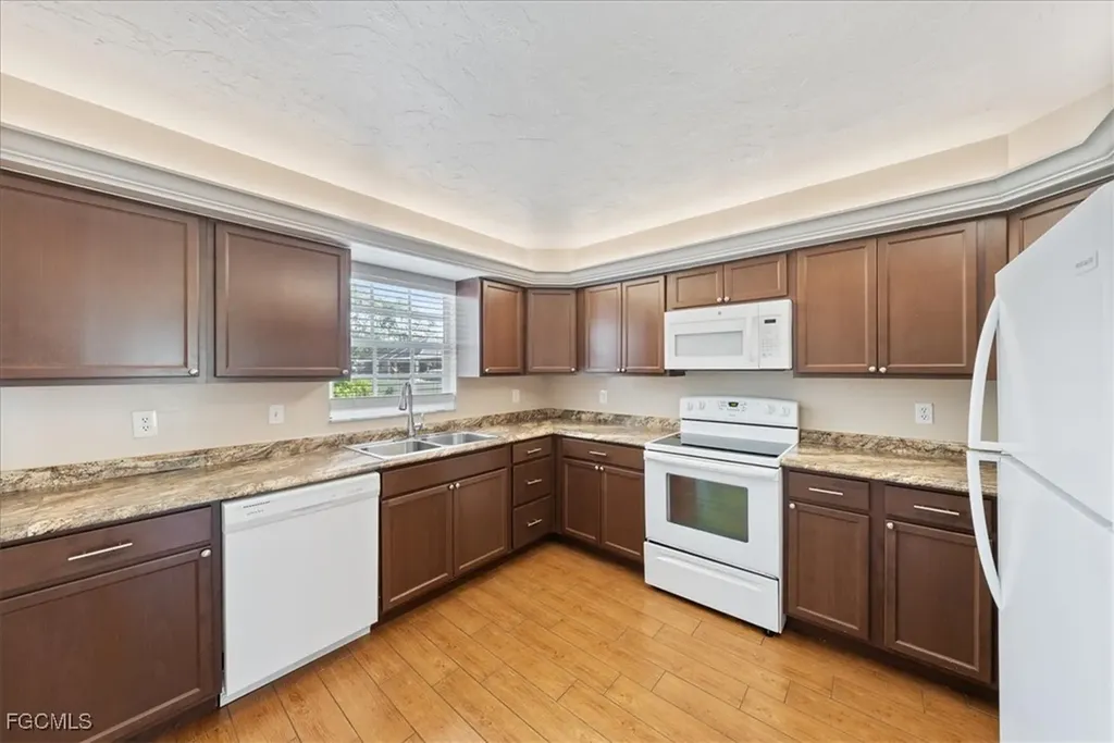 864 100th Avenue N Naples FL 34108