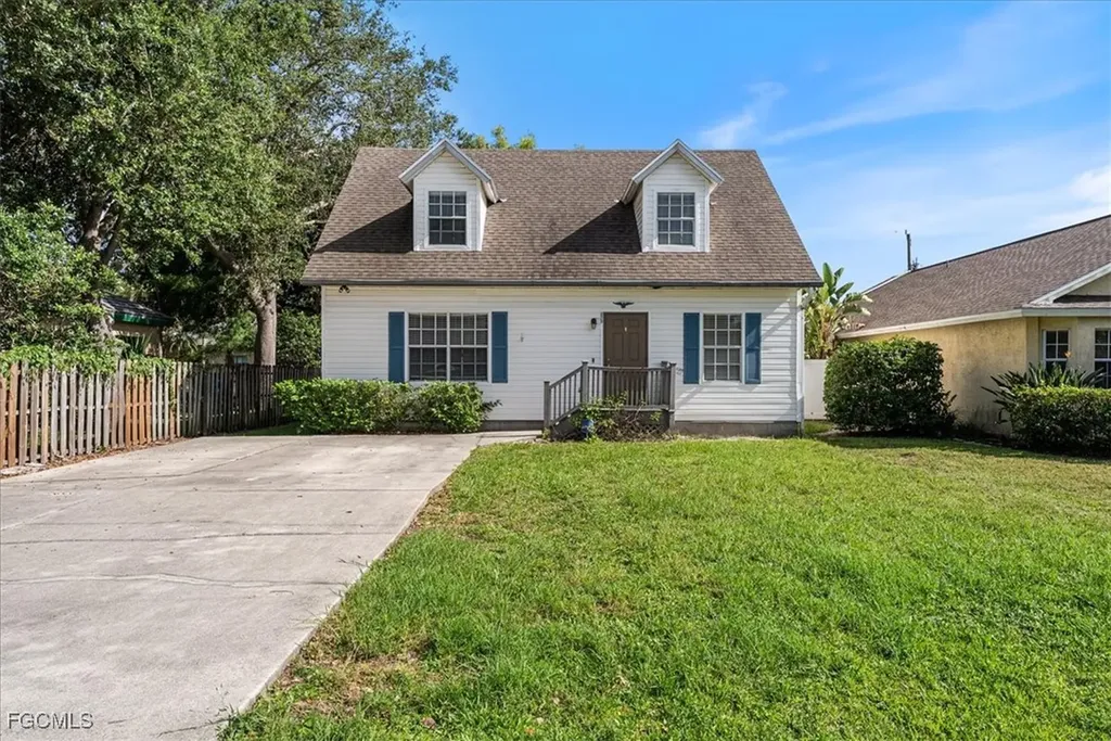 864 100th Avenue N Naples FL 34108