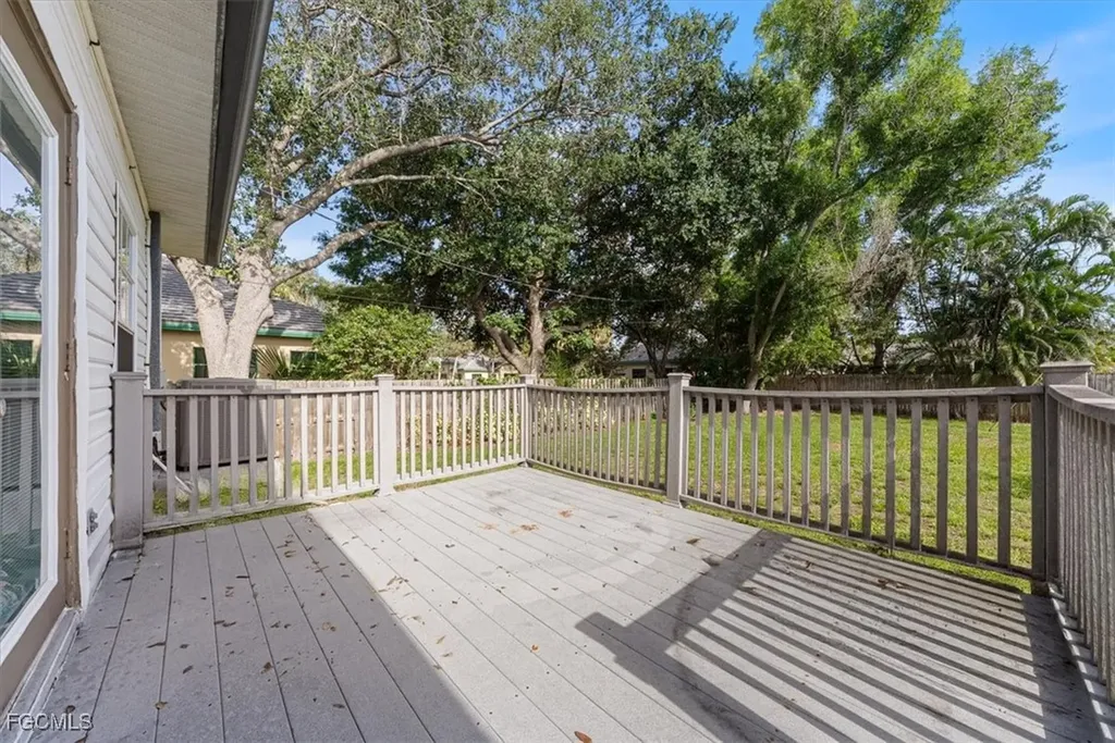 864 100th Avenue N Naples FL 34108