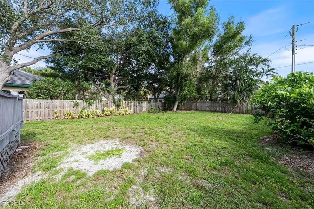 864 100th Avenue N Naples FL 34108