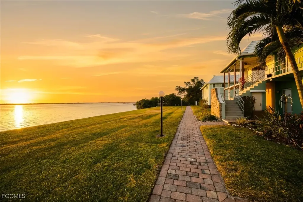 3225 E Riverside Drive Fort Myers FL 33916