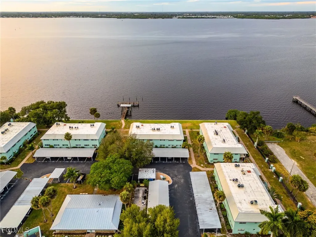 3225 E Riverside Drive Fort Myers FL 33916
