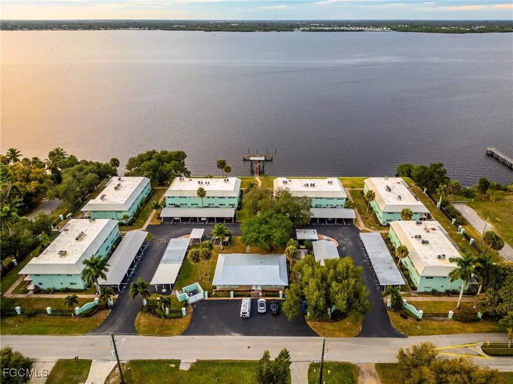 3225 E Riverside Drive Fort Myers FL 33916
