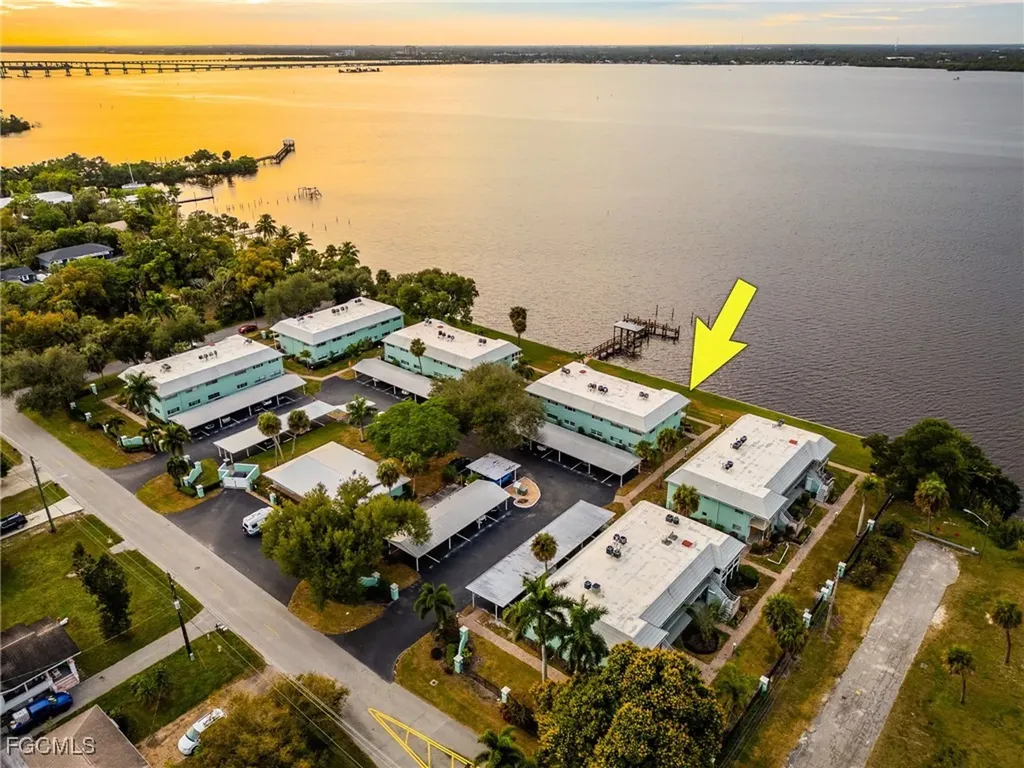 3225 E Riverside Drive Fort Myers FL 33916