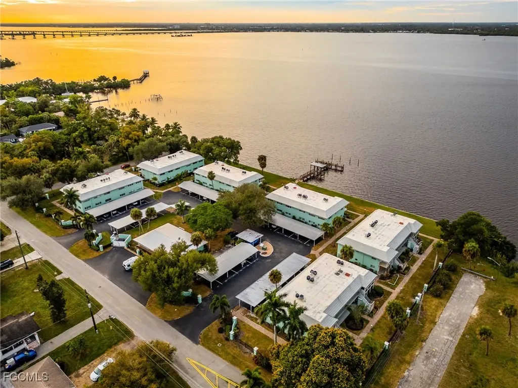 3225 E Riverside Drive Fort Myers FL 33916