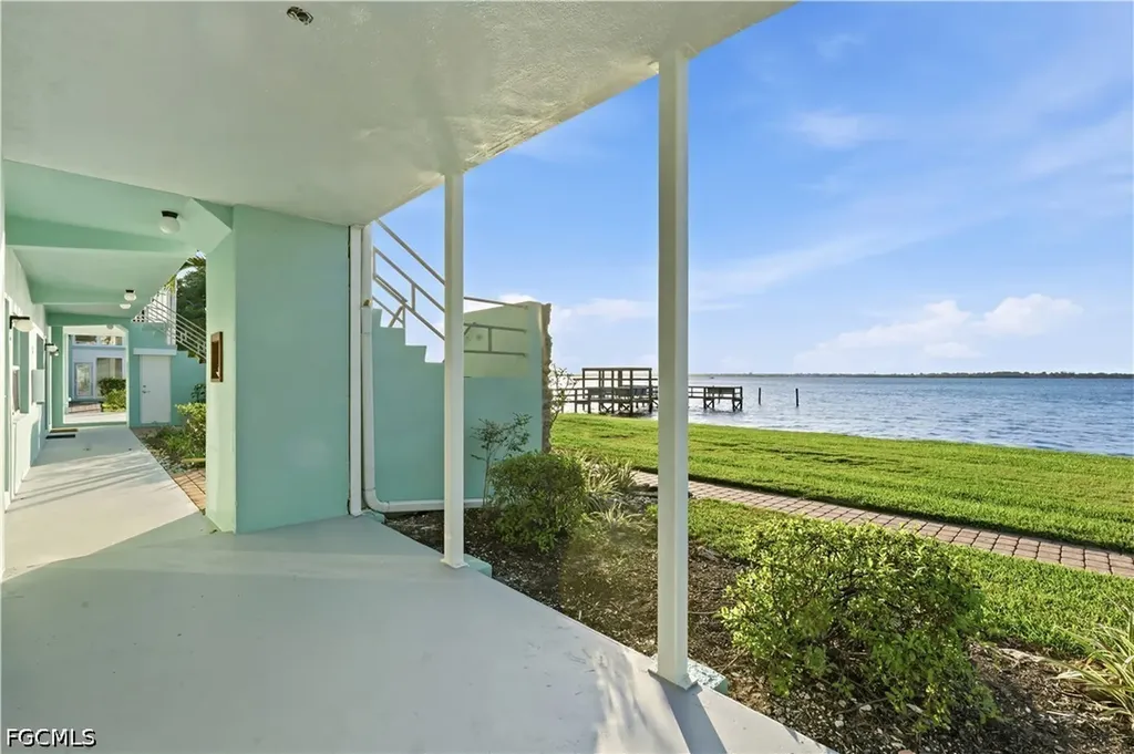 3225 E Riverside Drive Fort Myers FL 33916