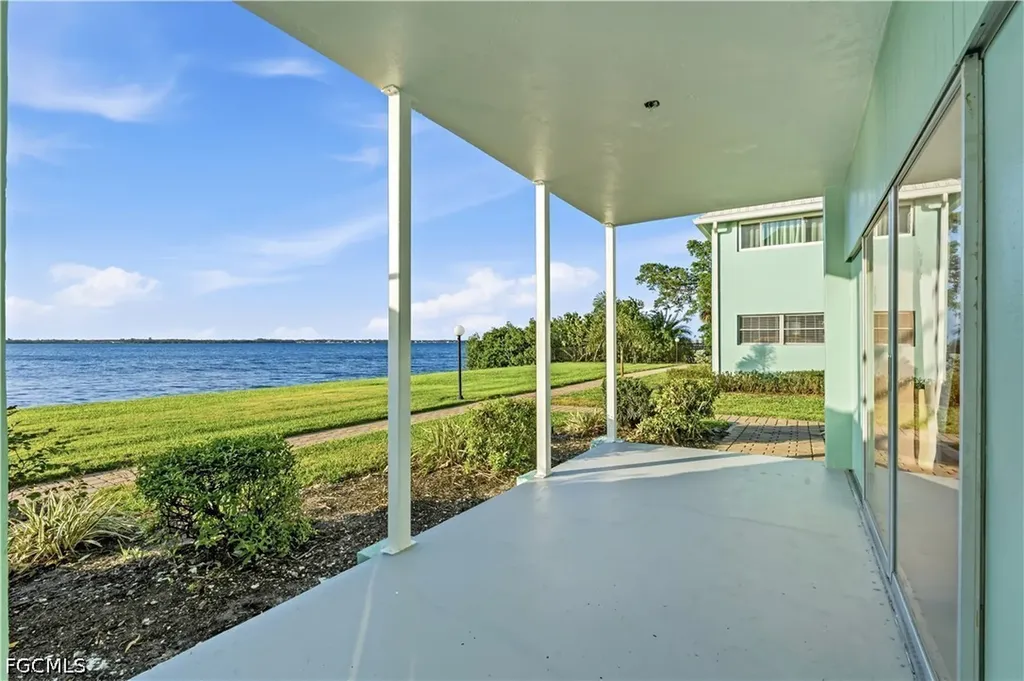 3225 E Riverside Drive Fort Myers FL 33916