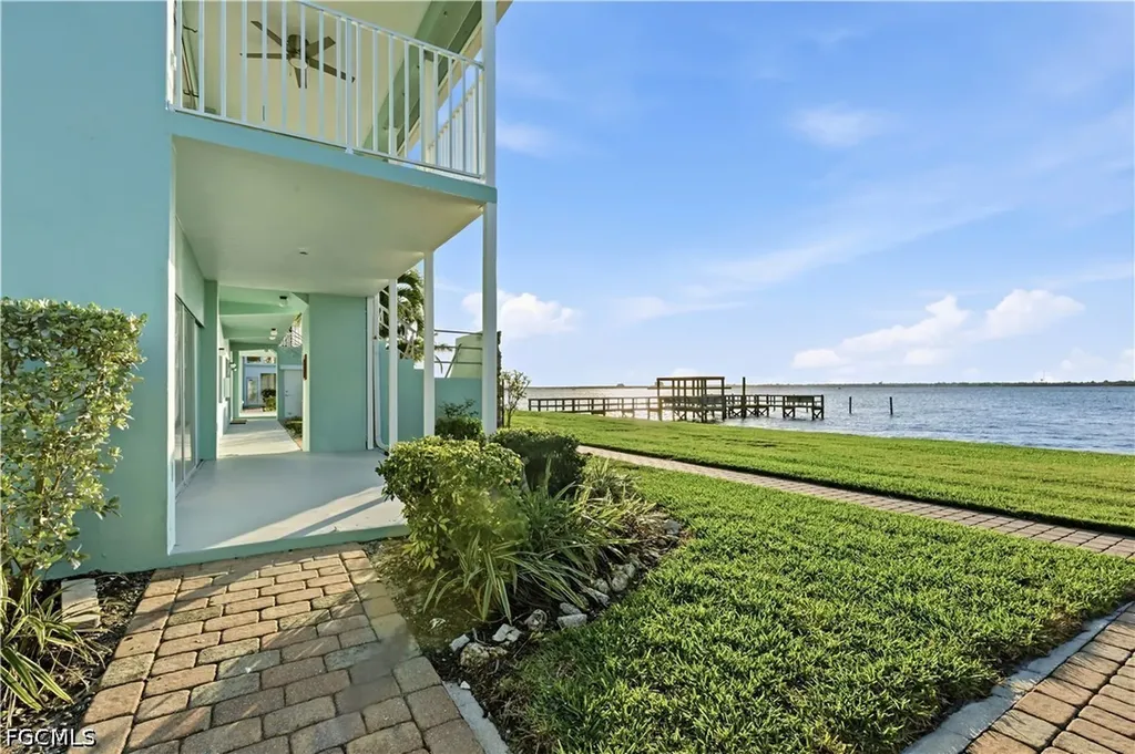 3225 E Riverside Drive Fort Myers FL 33916