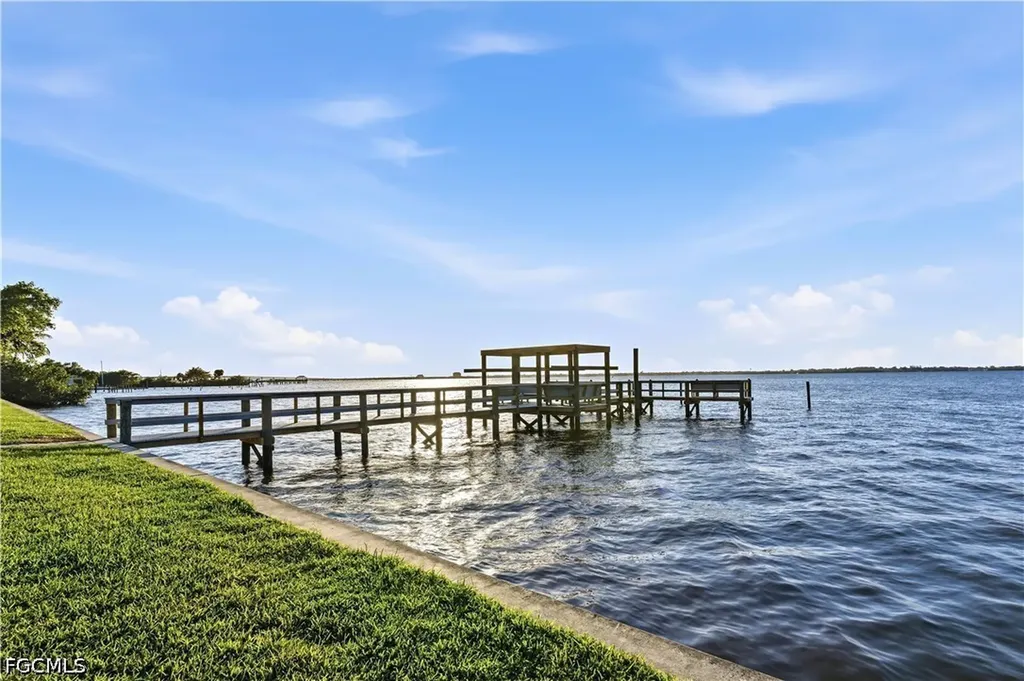 3225 E Riverside Drive Fort Myers FL 33916