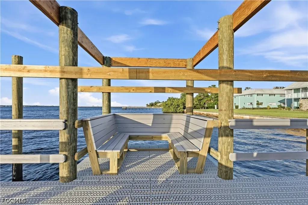 3225 E Riverside Drive Fort Myers FL 33916