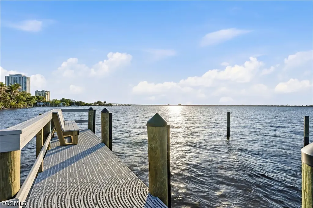 3225 E Riverside Drive Fort Myers FL 33916