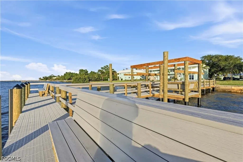 3225 E Riverside Drive Fort Myers FL 33916