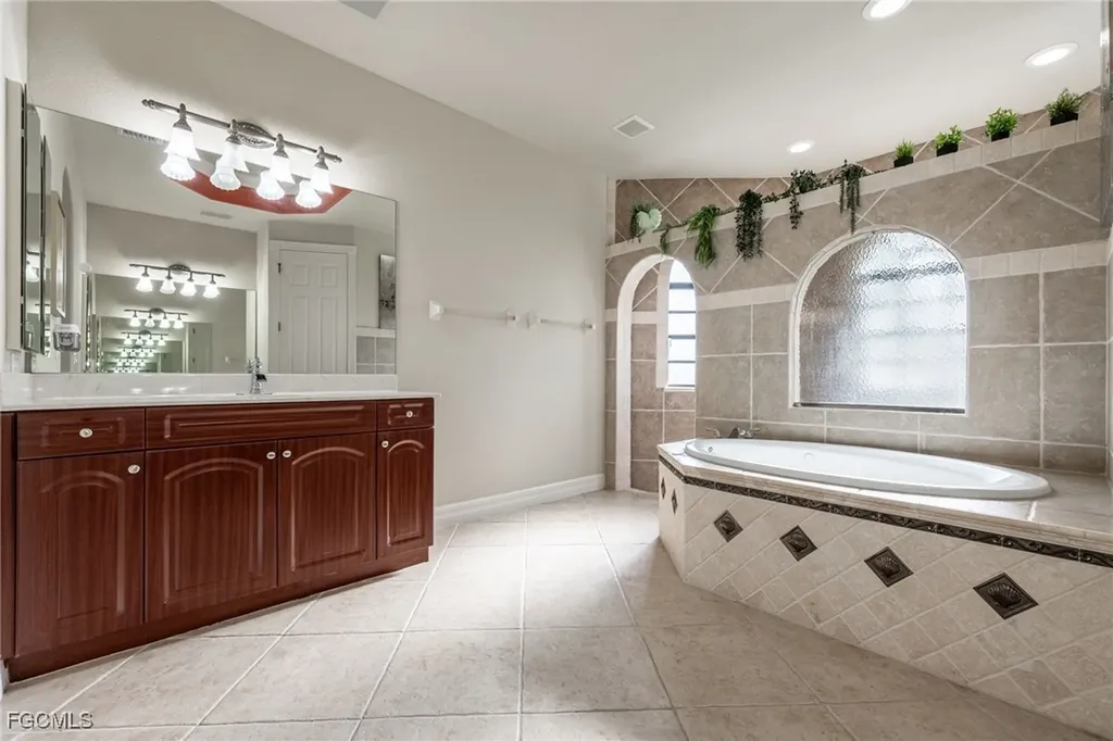 1028 NW 9th Avenue Cape Coral FL 33993