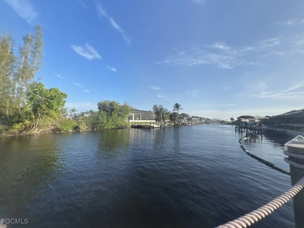 907 NW 38th Avenue Cape Coral FL 33993