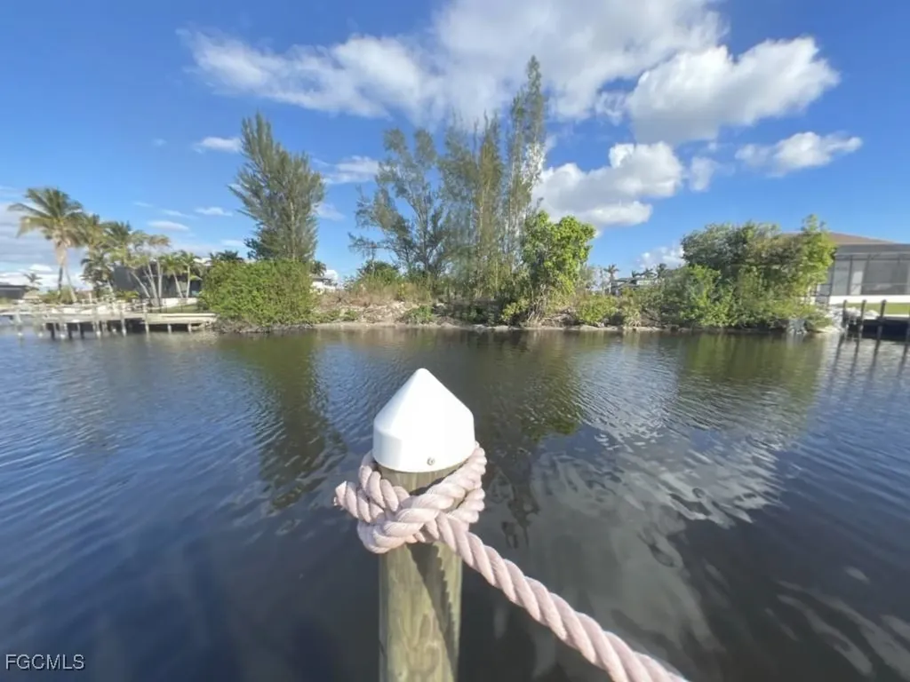 907 NW 38th Avenue Cape Coral FL 33993