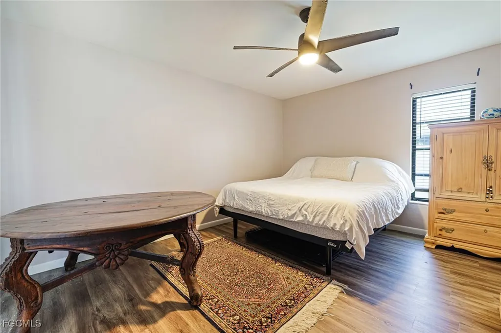 3810 SE 12th Place Cape Coral FL 33904