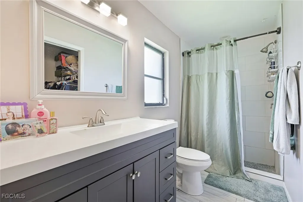 3810 SE 12th Place Cape Coral FL 33904