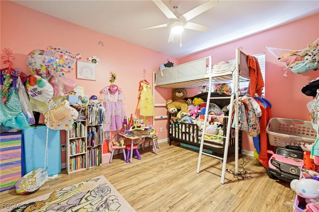 3810 SE 12th Place Cape Coral FL 33904