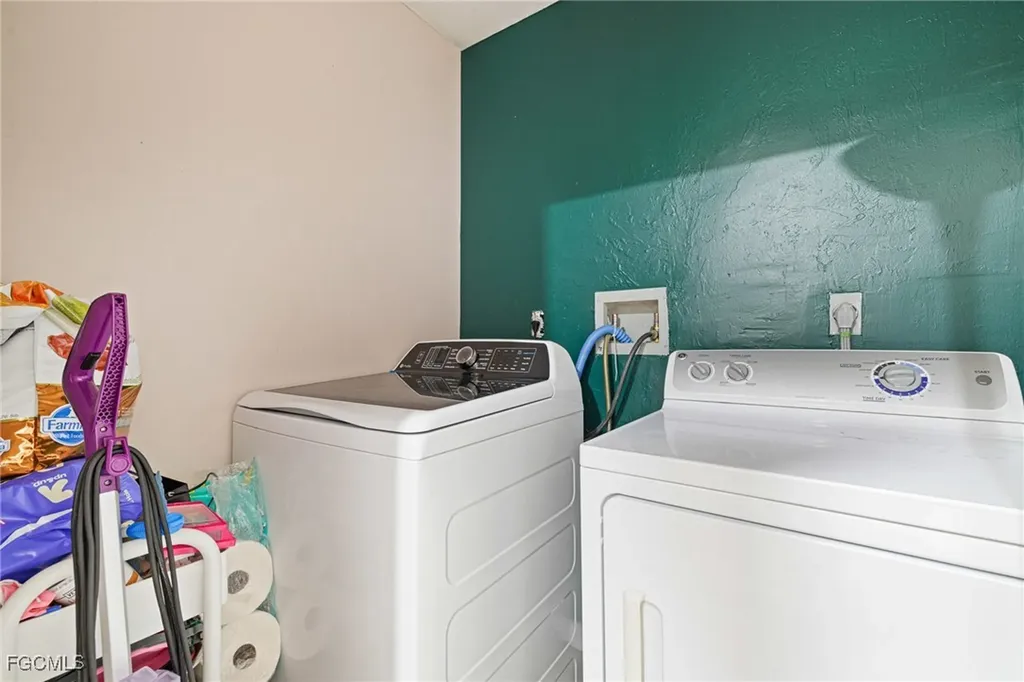 3810 SE 12th Place Cape Coral FL 33904