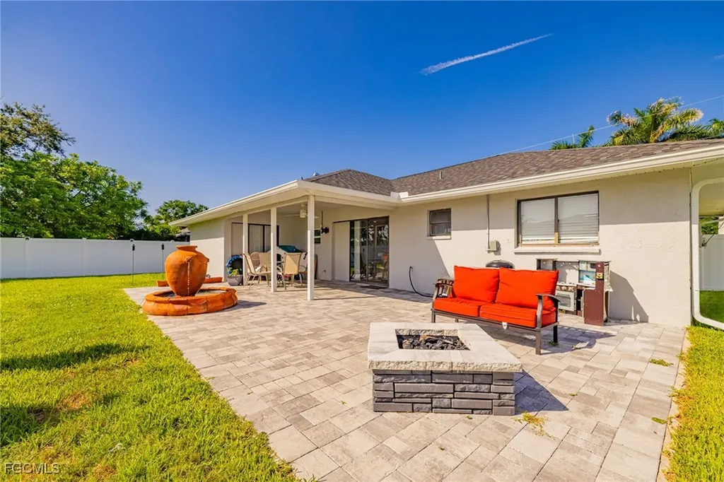 3810 SE 12th Place Cape Coral FL 33904