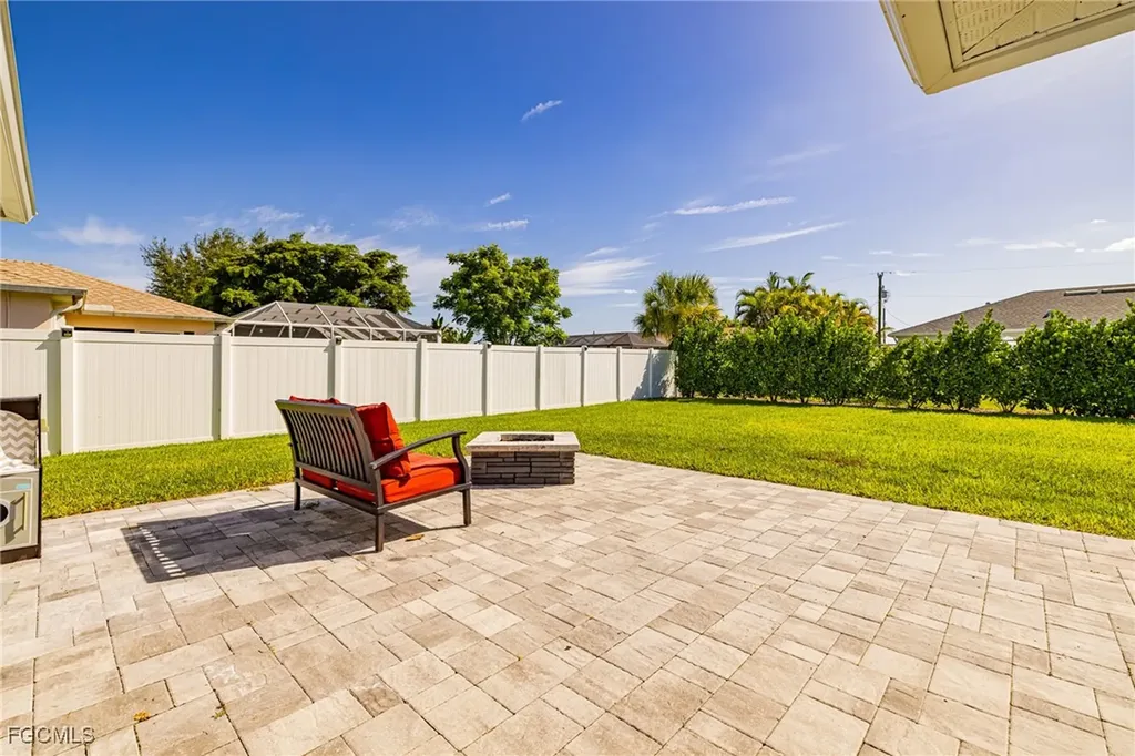 3810 SE 12th Place Cape Coral FL 33904