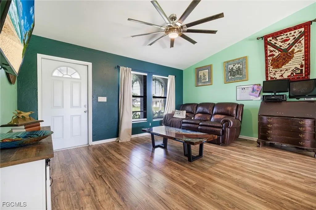 3810 SE 12th Place Cape Coral FL 33904