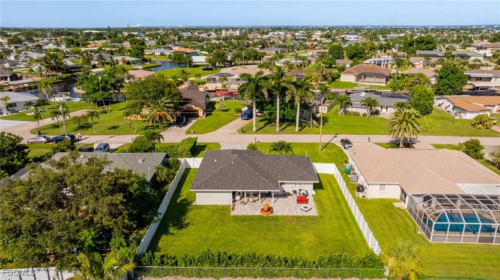 3810 SE 12th Place Cape Coral FL 33904