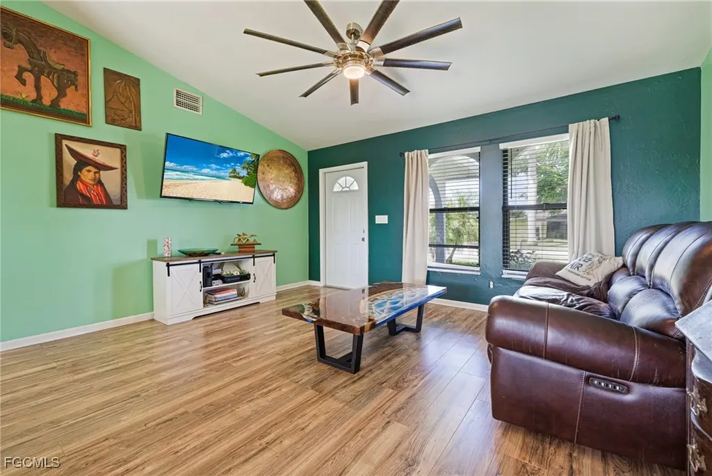 3810 SE 12th Place Cape Coral FL 33904