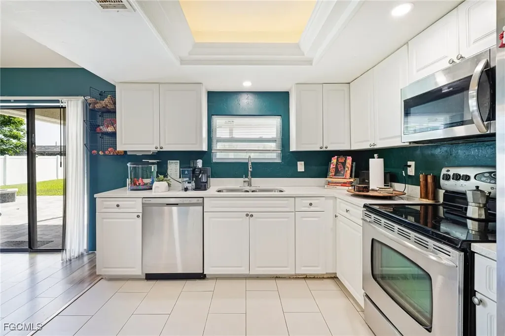 3810 SE 12th Place Cape Coral FL 33904