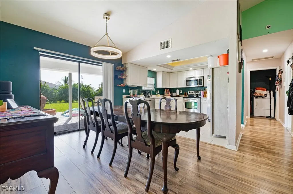 3810 SE 12th Place Cape Coral FL 33904