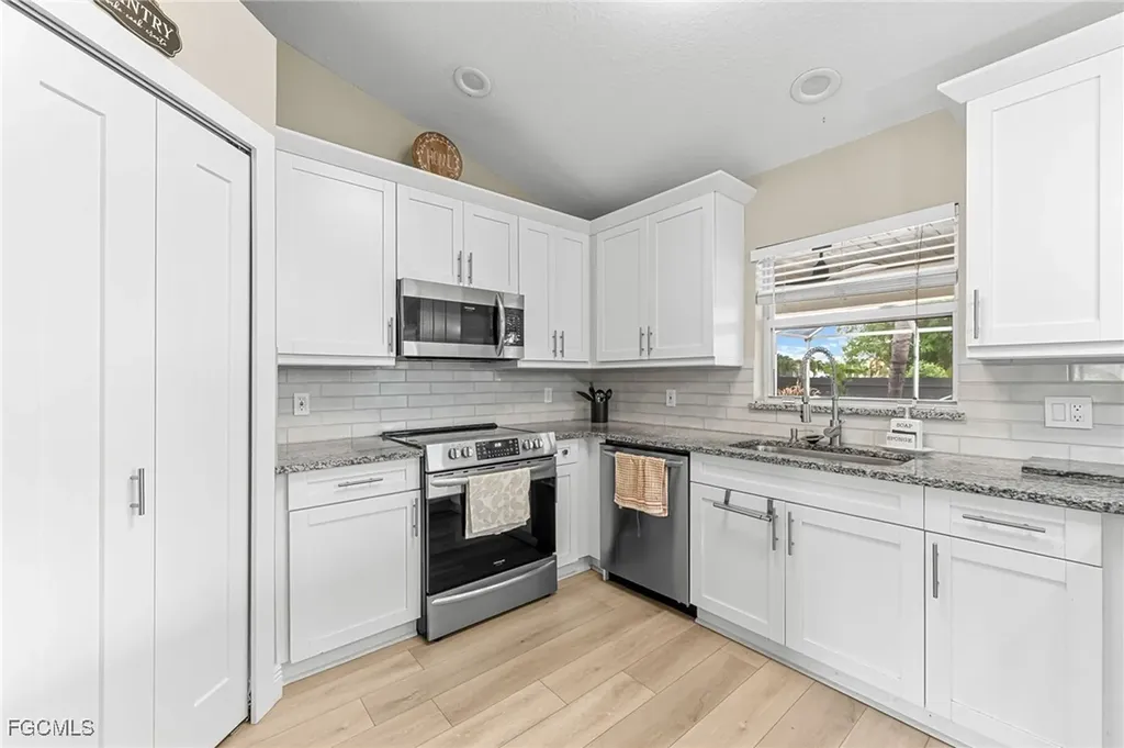 2335 SW 27th Street Cape Coral FL 33914