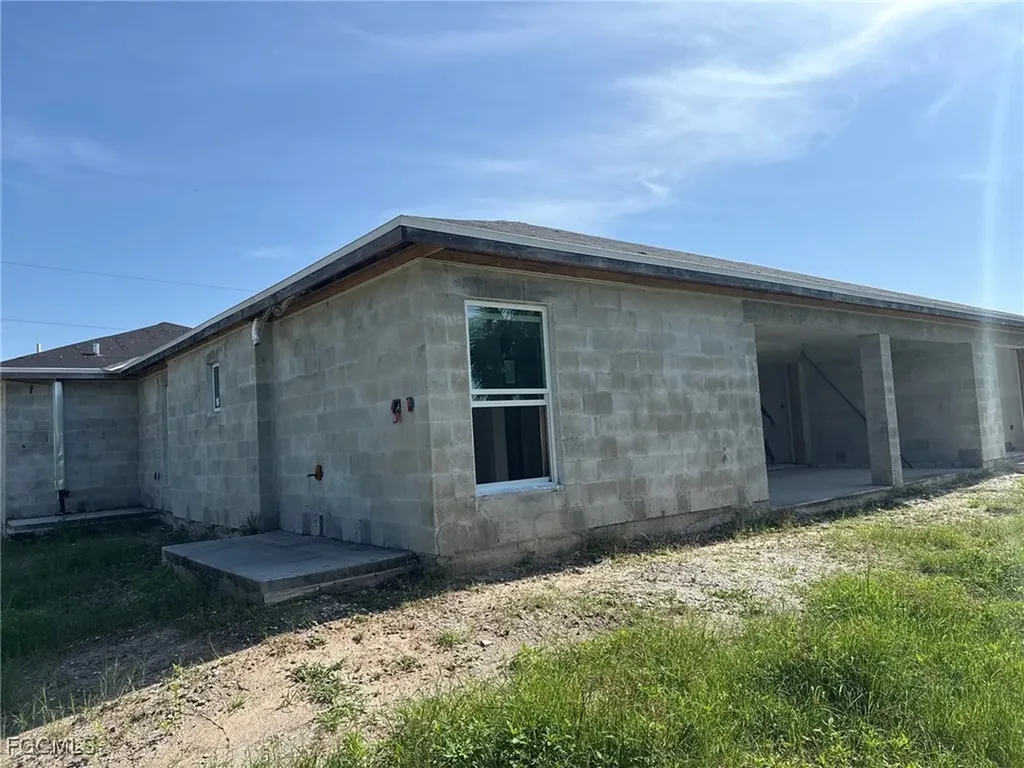 1724 NE 27th Terrace Cape Coral FL 33909