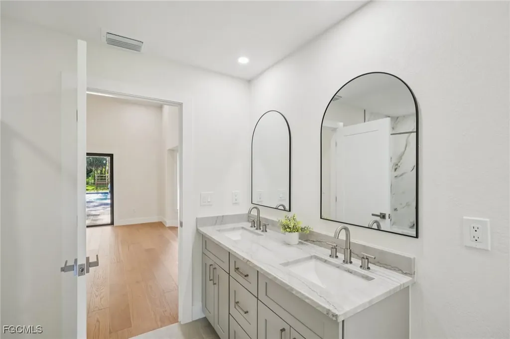 4322 Skates Circle Fort Myers FL 33905