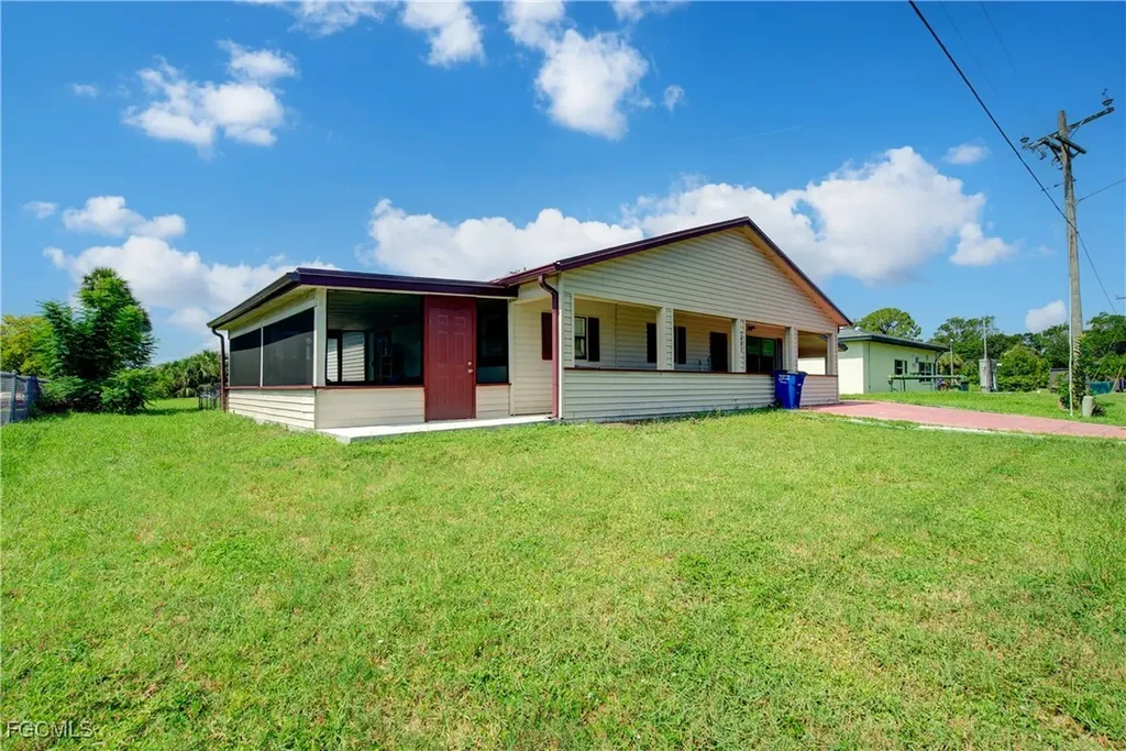 2405 Zoysia Lane North Fort Myers FL 33917